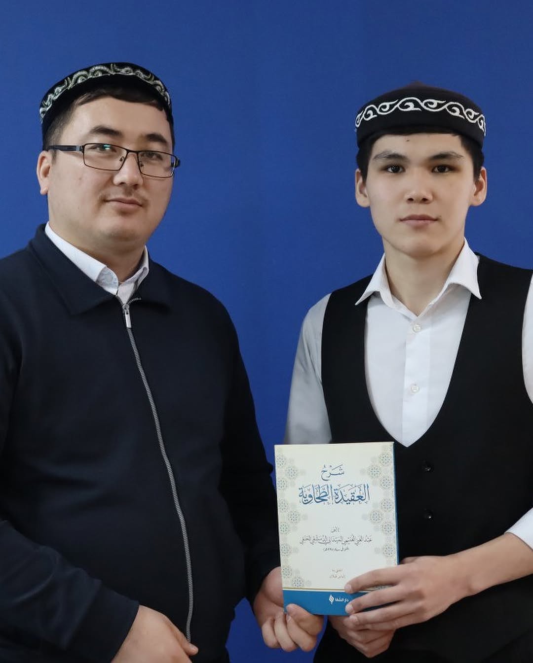 kitap-aqyldyn-azygy-bilimnin-qazynasy-ol-bizdi-otkennin-danalygymen-susyndatyp-bolasaqqa-zol-silteidi-arbir-beti-zanalyq-arbir-zoly-tagylym-nagyz-serik-te-synaiy-ustaz-da-kitap-kitaptyn-qundyly-3.jpg