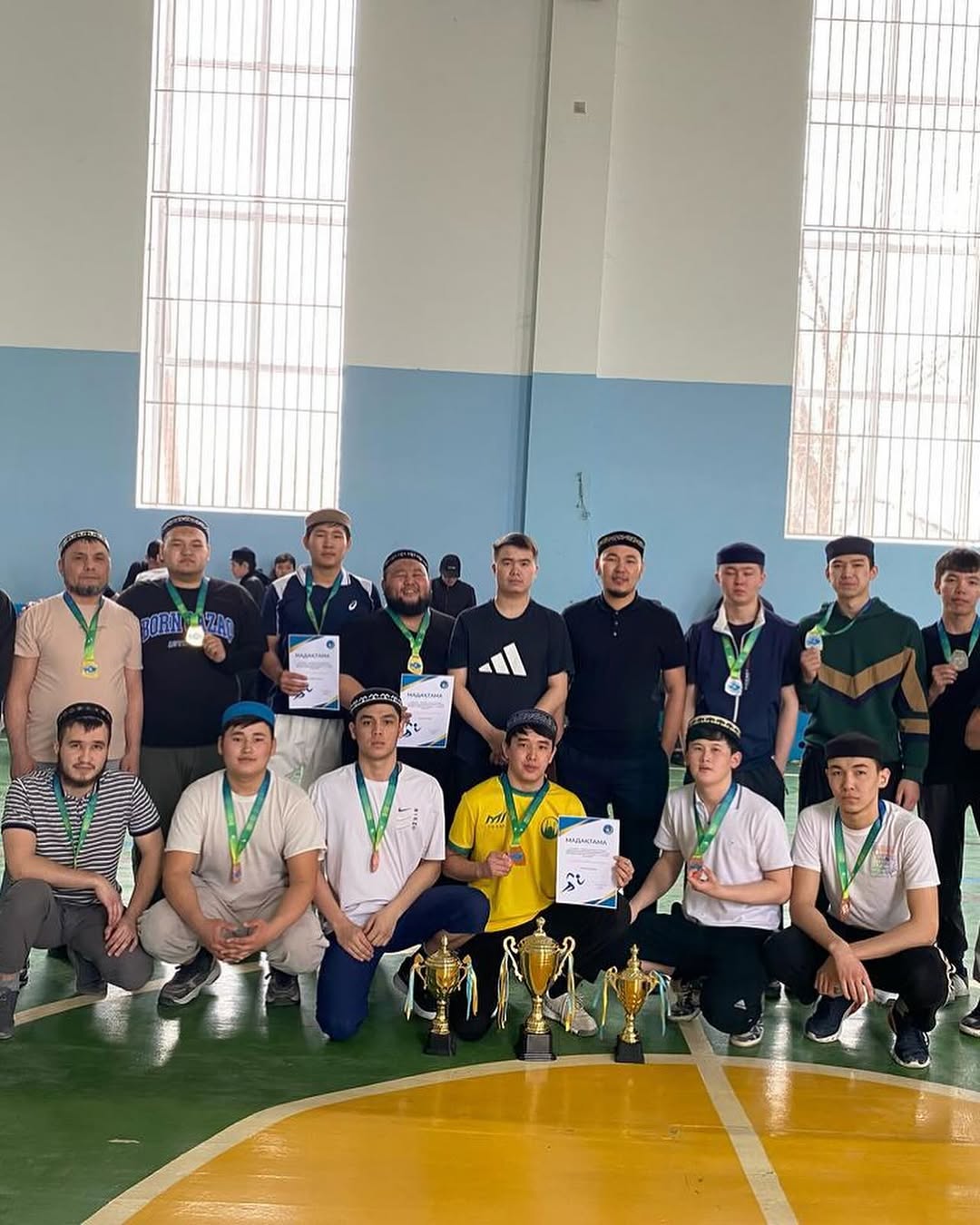 studentterimizdin-arasynda-omirzaqov-aian-ustazymyzdyn-uiymdastyruymen-ulttyq-sport-turlerinen-zarys-otti-atalmys-zarysta-langi-tebu-qol-kures-arqan-tartys-gir-koteru-zane-komandalyq-futbol-oiyndar-7.jpg
